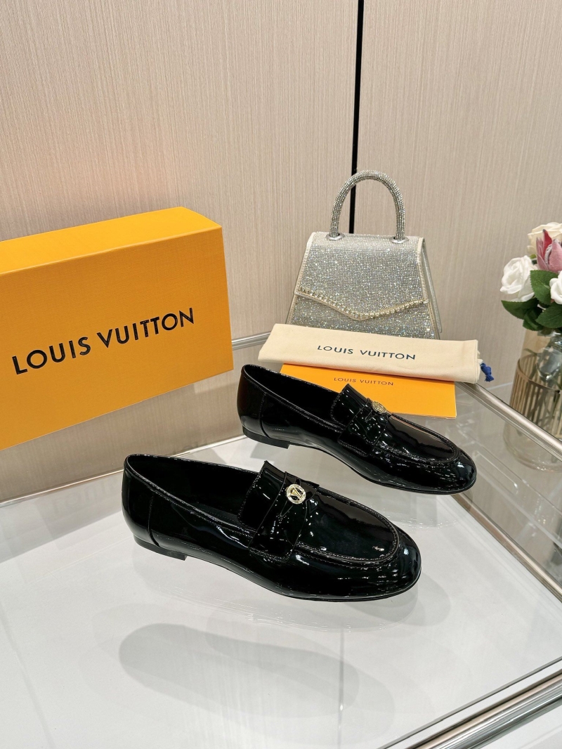 l0vis Vvtt0n loafers